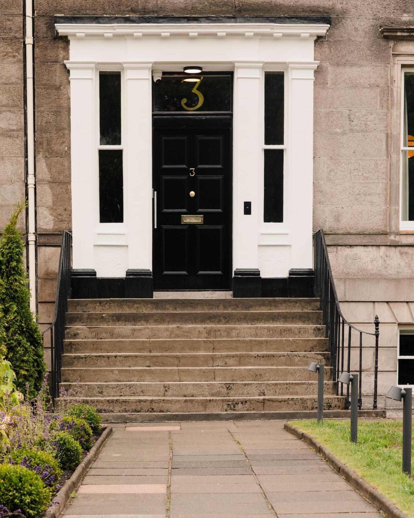 3 John's Place Townhouse 4* Edinburgh