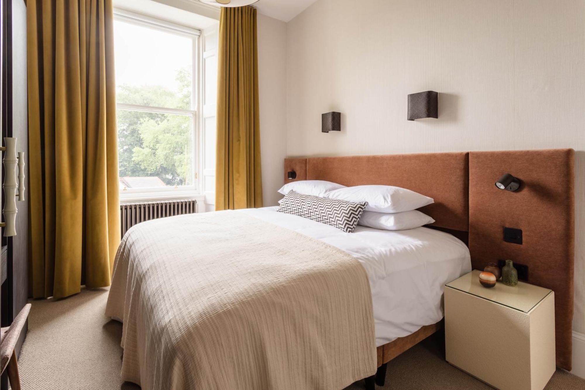 3 John's Place Townhouse 4* Edinburgh